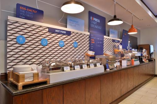 holiday inn express hotel and suites pittsburg by ihg