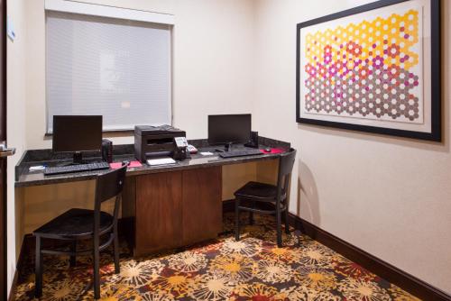 holiday inn express hotel and suites pittsburg by ihg