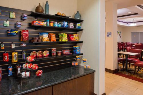 holiday inn express hotel and suites pittsburg by ihg