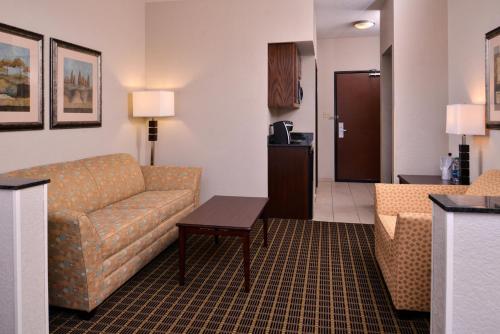 holiday inn express hotel and suites pittsburg by ihg