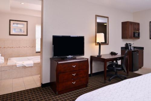holiday inn express hotel and suites pittsburg by ihg