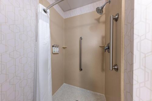 holiday inn express hotel and suites pittsburg by ihg