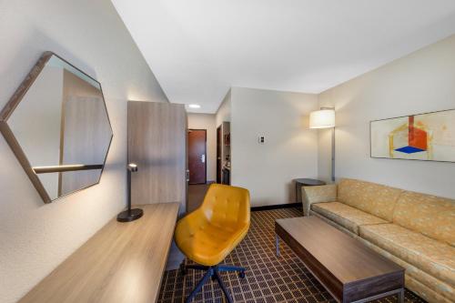 holiday inn express hotel and suites pittsburg by ihg