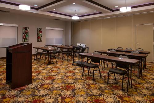 holiday inn express hotel and suites pittsburg by ihg