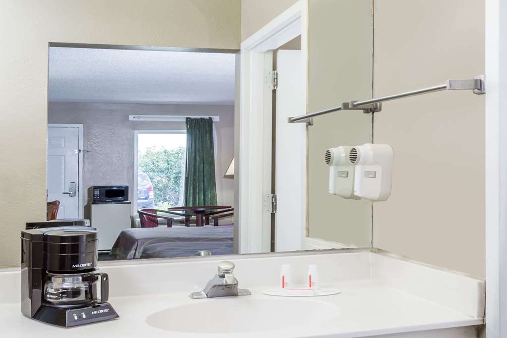 red roof inn savannah north i 95 port wentworth