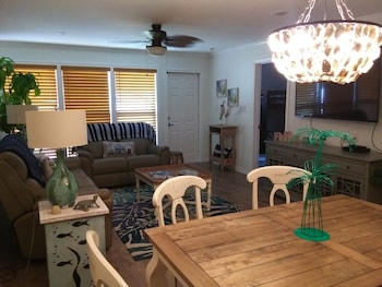 executive keys condominiums on the beach