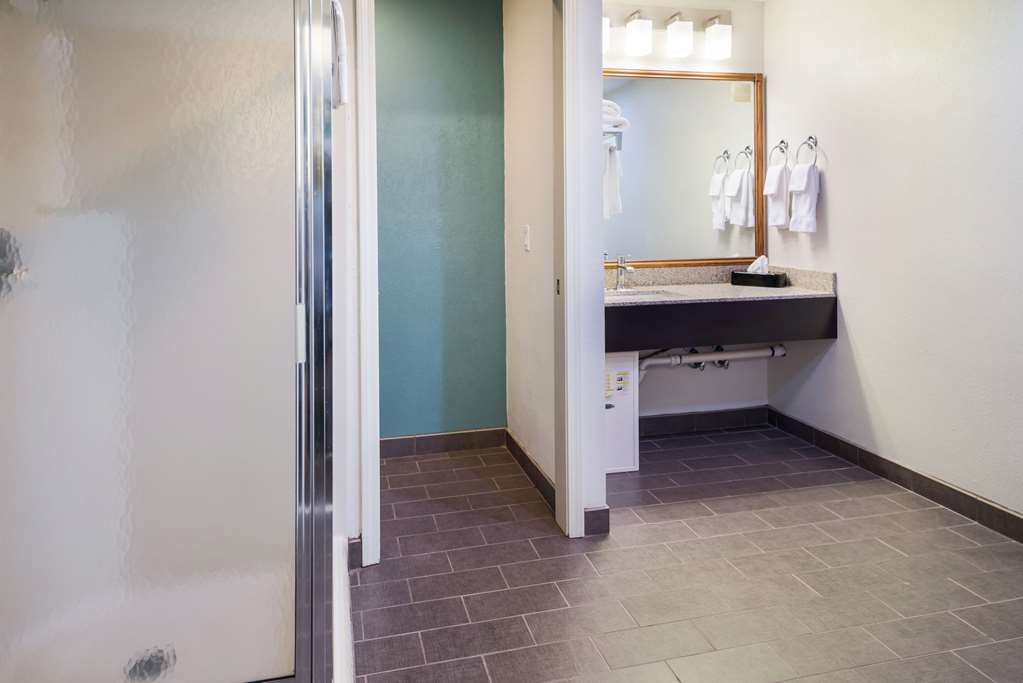 sleep inn and suites port clinton