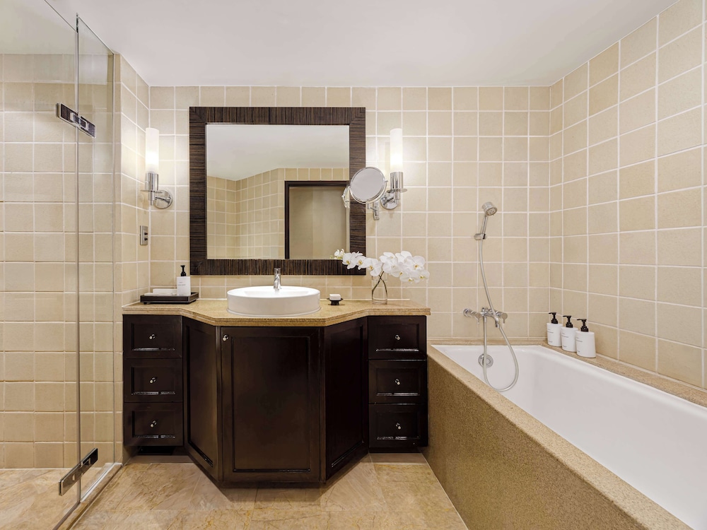 conrad bangkok residences