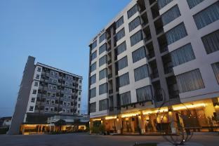 lee nova hotel