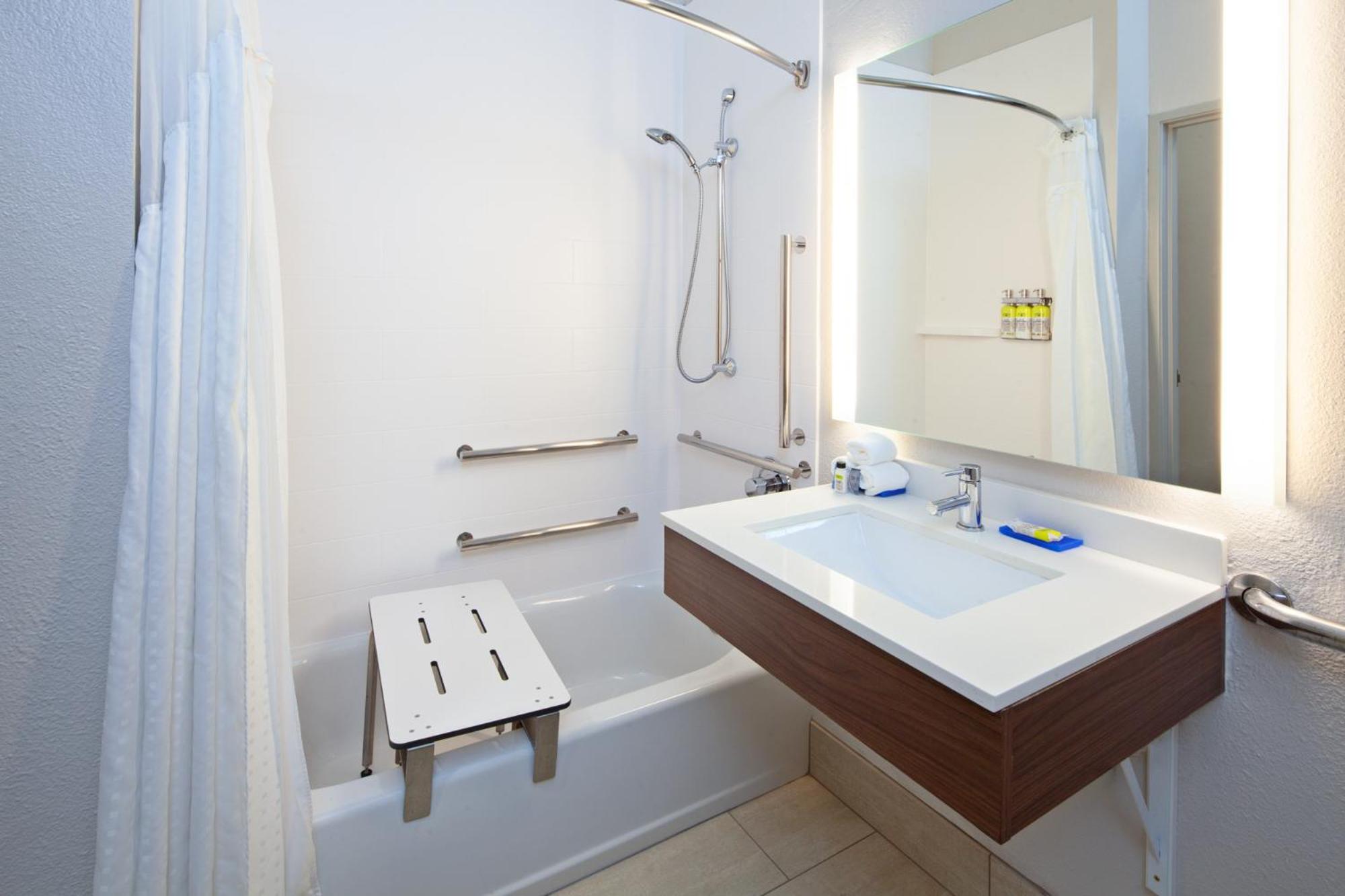 holiday inn express and suites rancho mirage