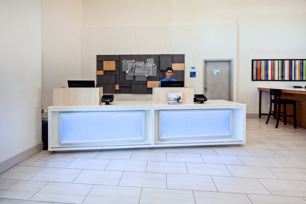 holiday inn express and suites rancho mirage