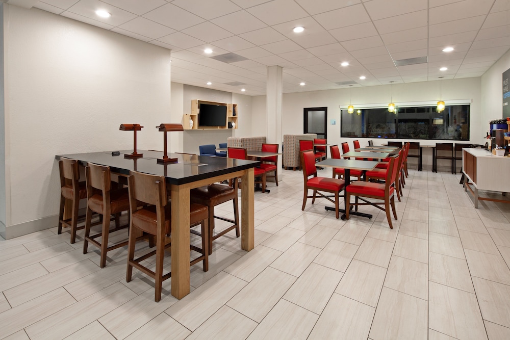 holiday inn express and suites rancho mirage