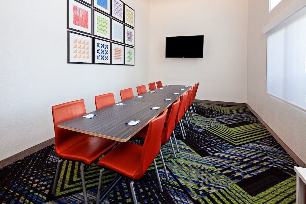 holiday inn express and suites rancho mirage