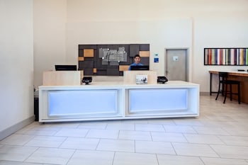Holiday Inn Express & Suites Rancho Mirage,Palm Desert>>Cathedral City,3 star