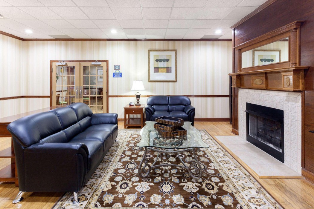 Days Inn & Suites By Wyndham Tucker/Northlake,Stone Mountain>>Atlanta,3 star