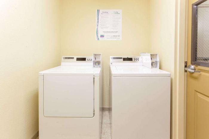 days inn and suites by wyndham tucker northlake