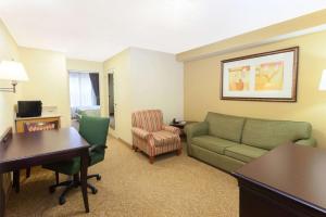 days inn and suites by wyndham tucker northlake