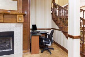 days inn and suites by wyndham tucker northlake