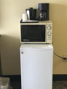 days inn and suites by wyndham tucker northlake