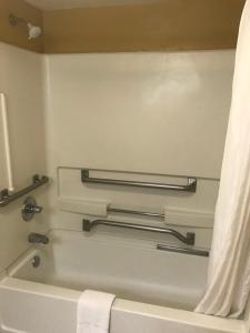 days inn and suites by wyndham tucker northlake