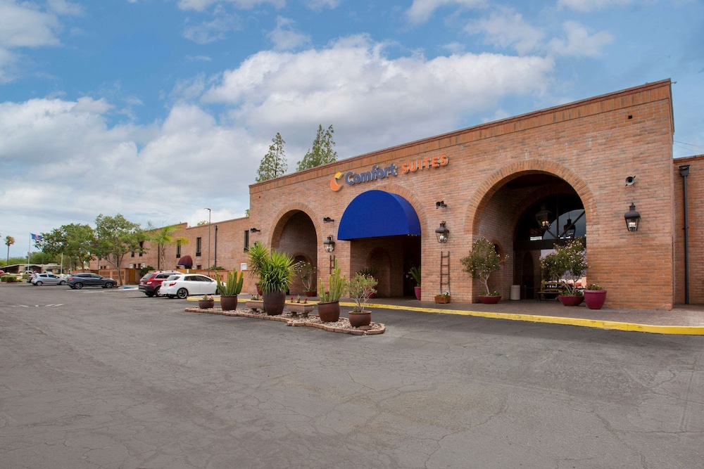 comfort suites at sabino canyon