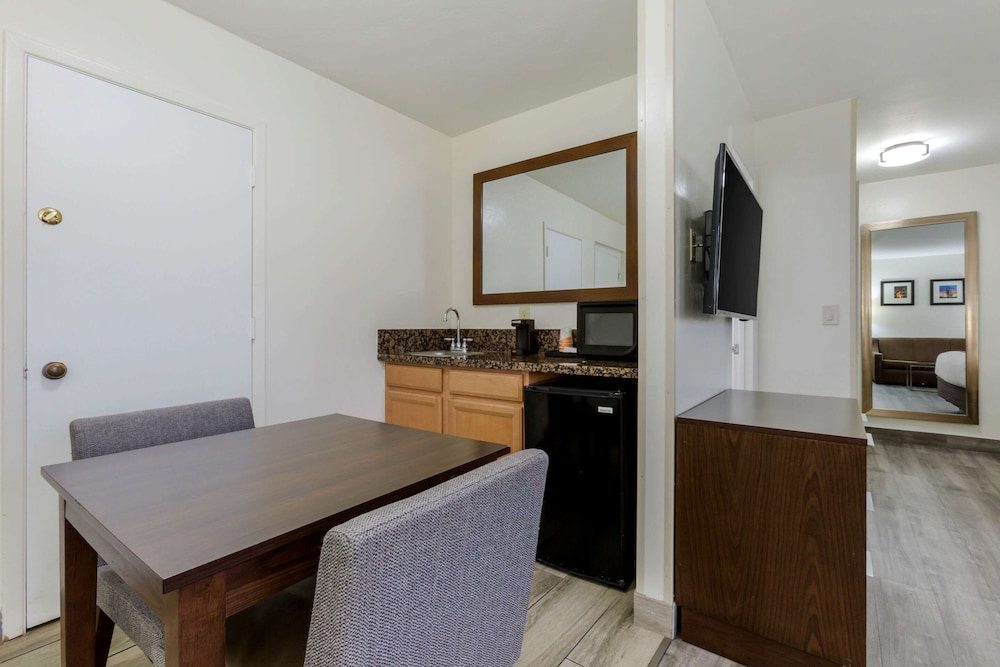 comfort suites at sabino canyon