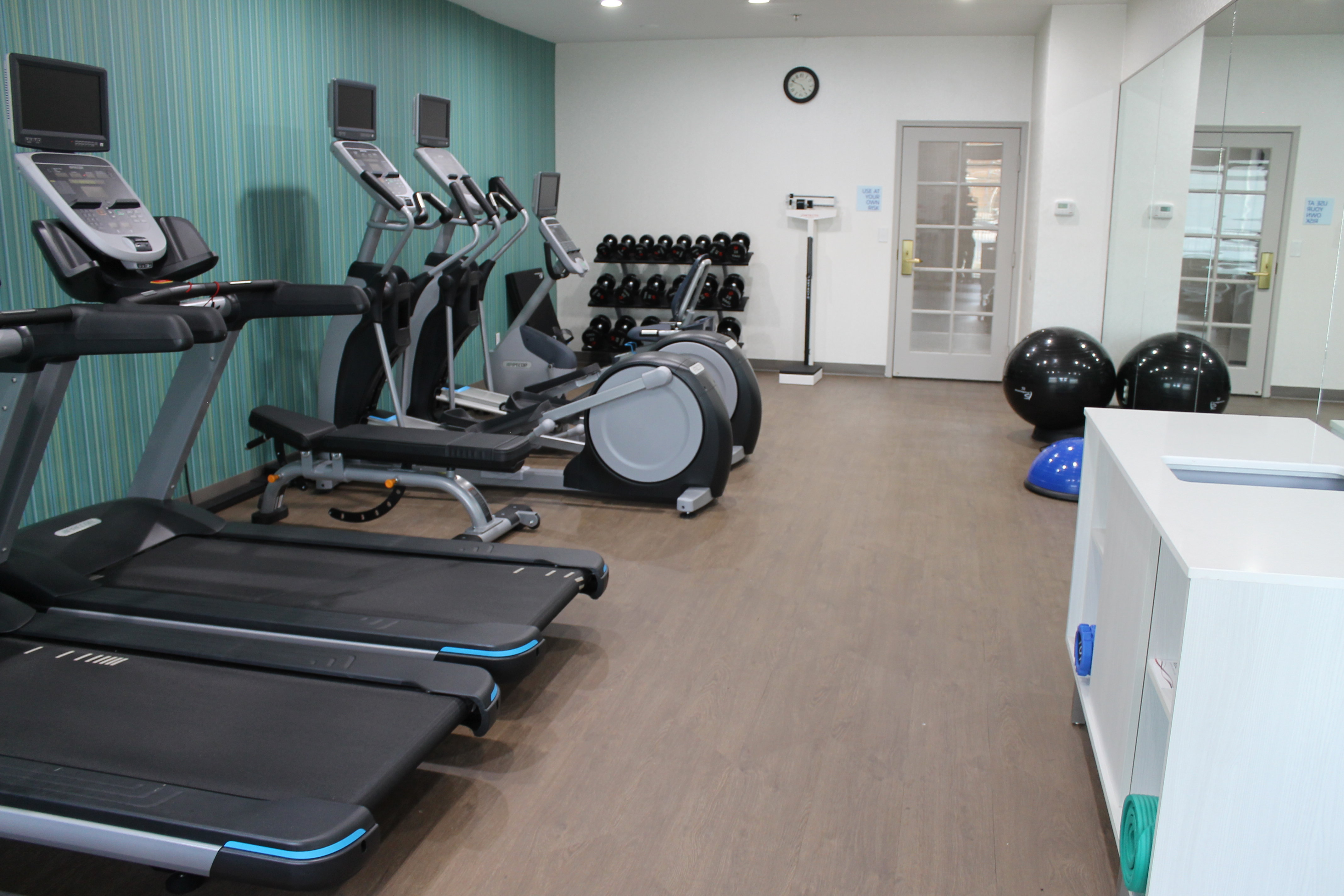 holiday inn express and suites tulare by ihg