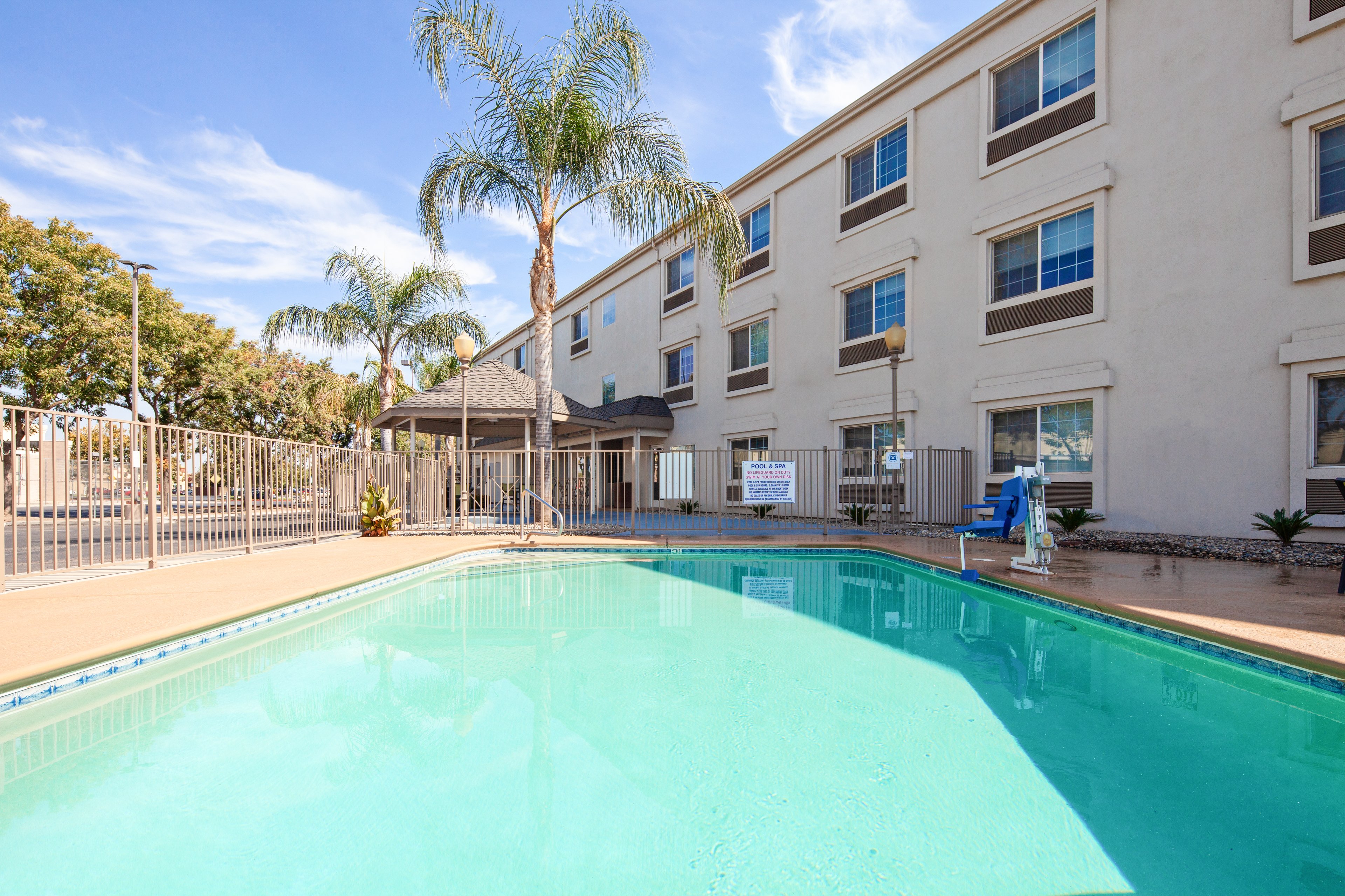 holiday inn express and suites tulare by ihg