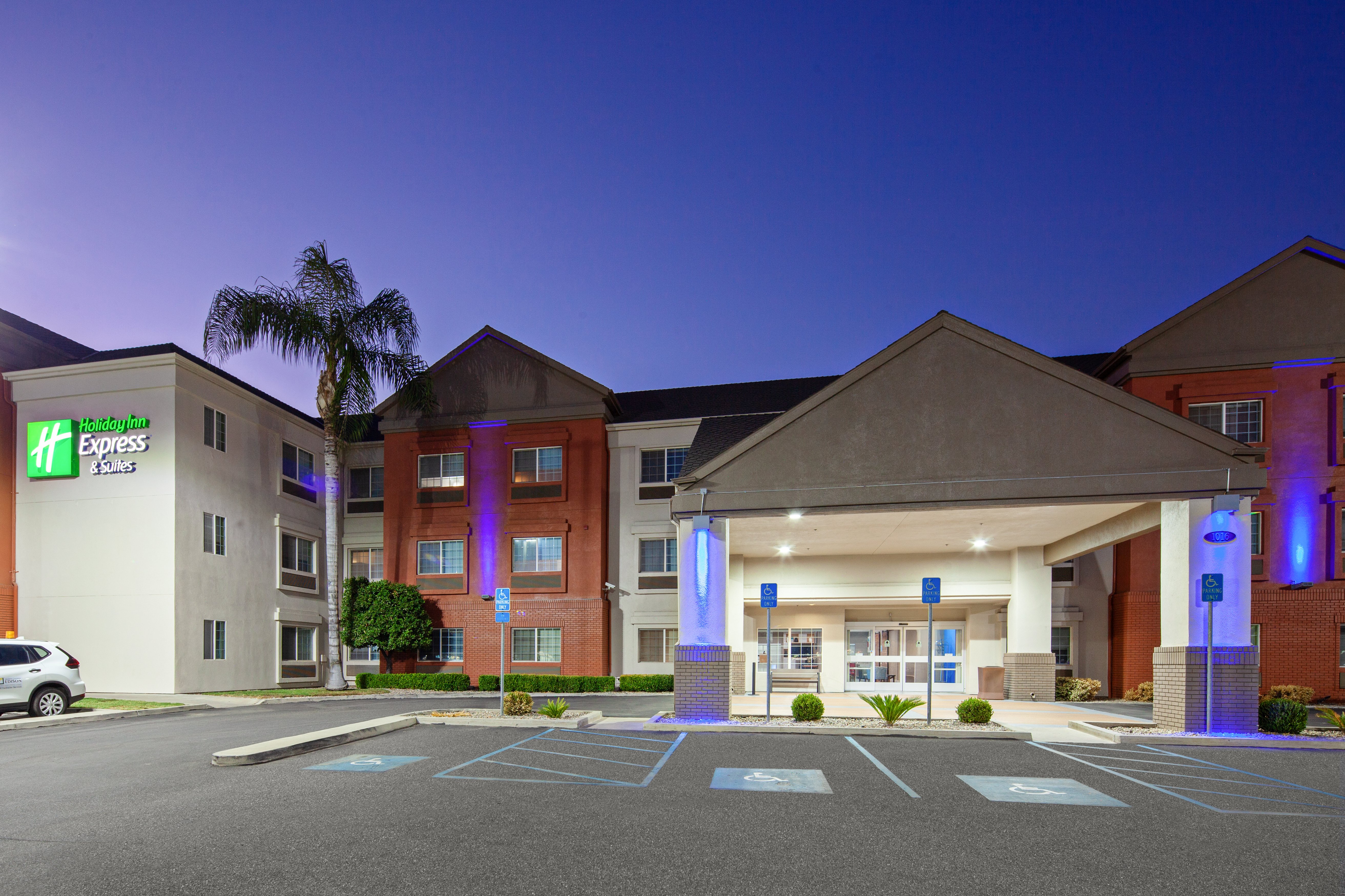 holiday inn express and suites tulare by ihg