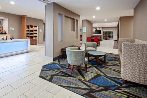 holiday inn express and suites tulare by ihg