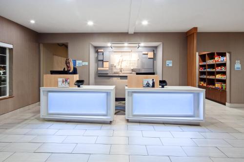 holiday inn express and suites tulare by ihg