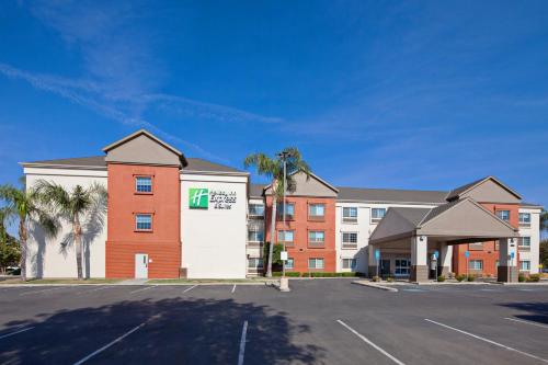 holiday inn express and suites tulare by ihg