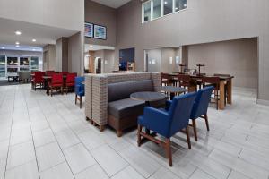 holiday inn express and suites tulare by ihg