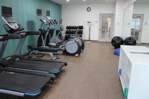 holiday inn express and suites tulare by ihg