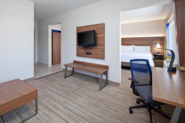 holiday inn express and suites tulare by ihg