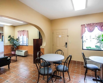 econo lodge inn and suites tuscaloosa i 20