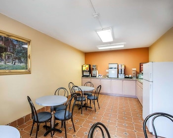 econo lodge inn and suites tuscaloosa i 20