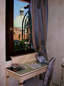 carlton capri hotel