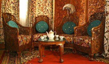 De-Laila Houseboats,,3 star