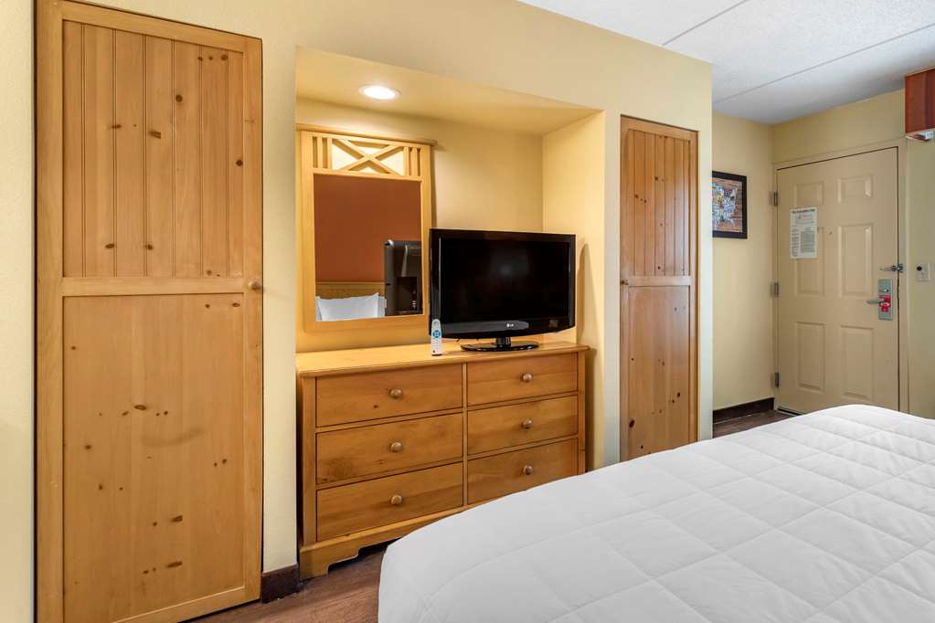 econo lodge pigeon forge riverside