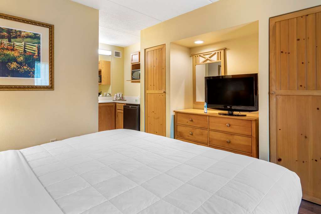 econo lodge pigeon forge riverside