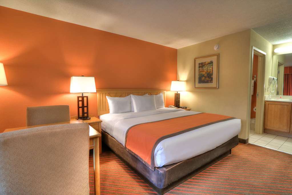 econo lodge pigeon forge riverside