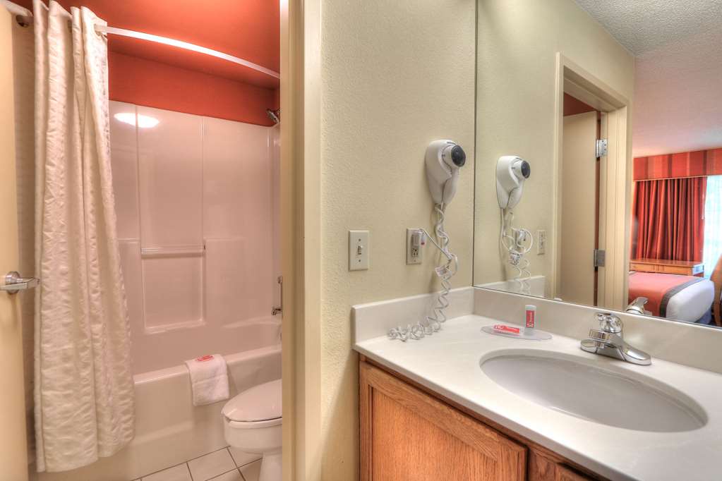 econo lodge pigeon forge riverside