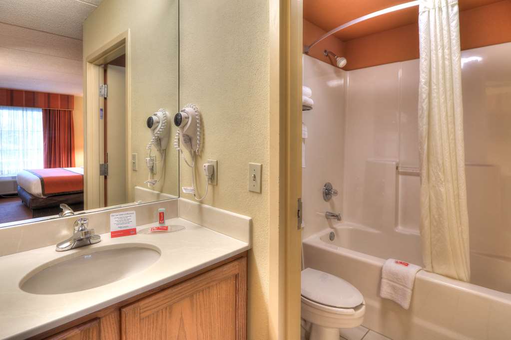 econo lodge pigeon forge riverside