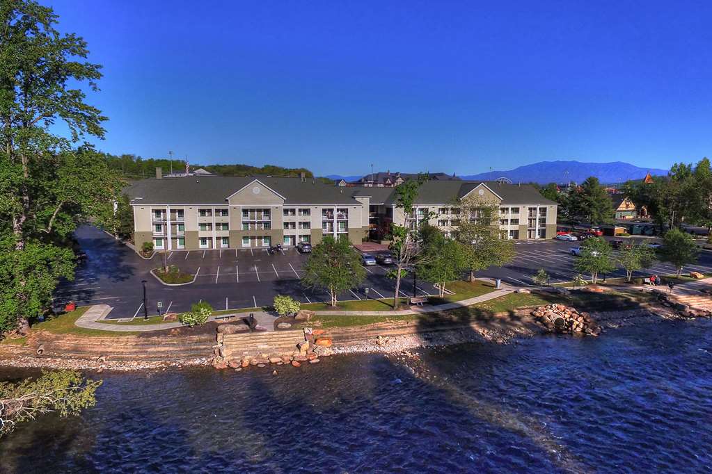 econo lodge pigeon forge riverside