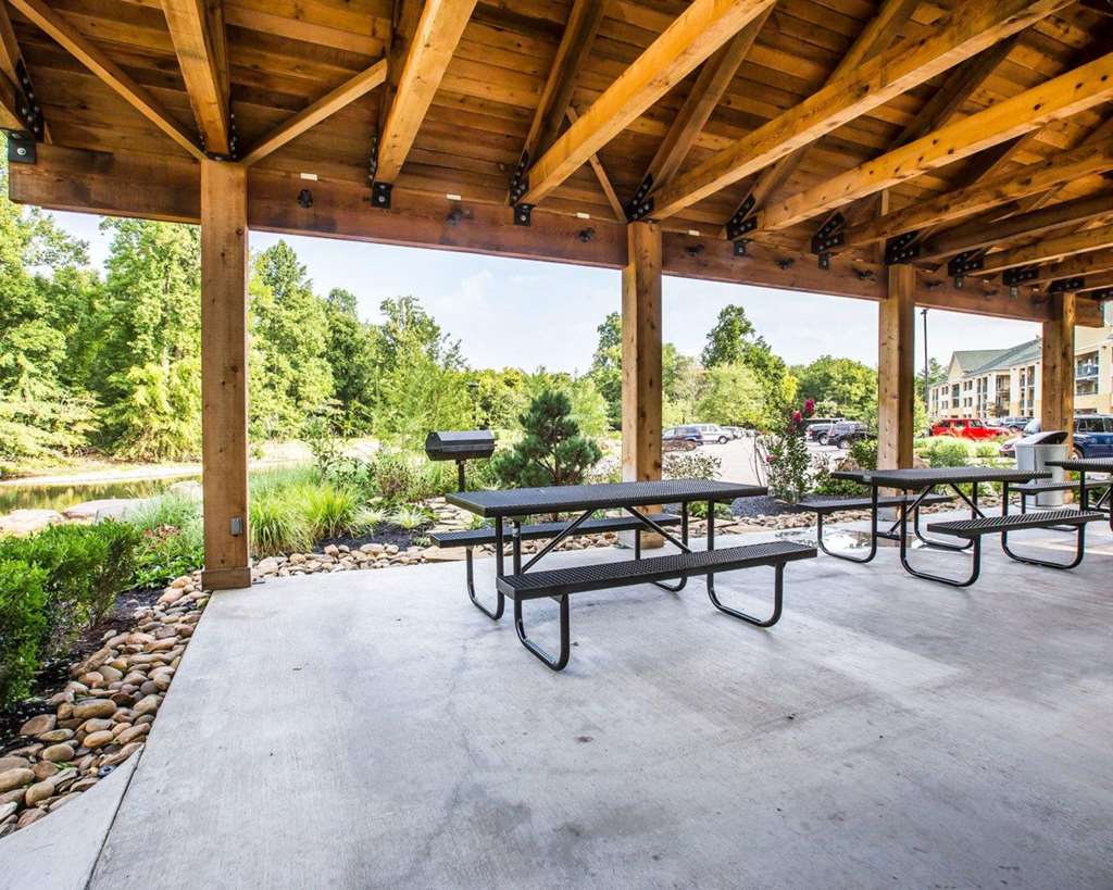 econo lodge pigeon forge riverside