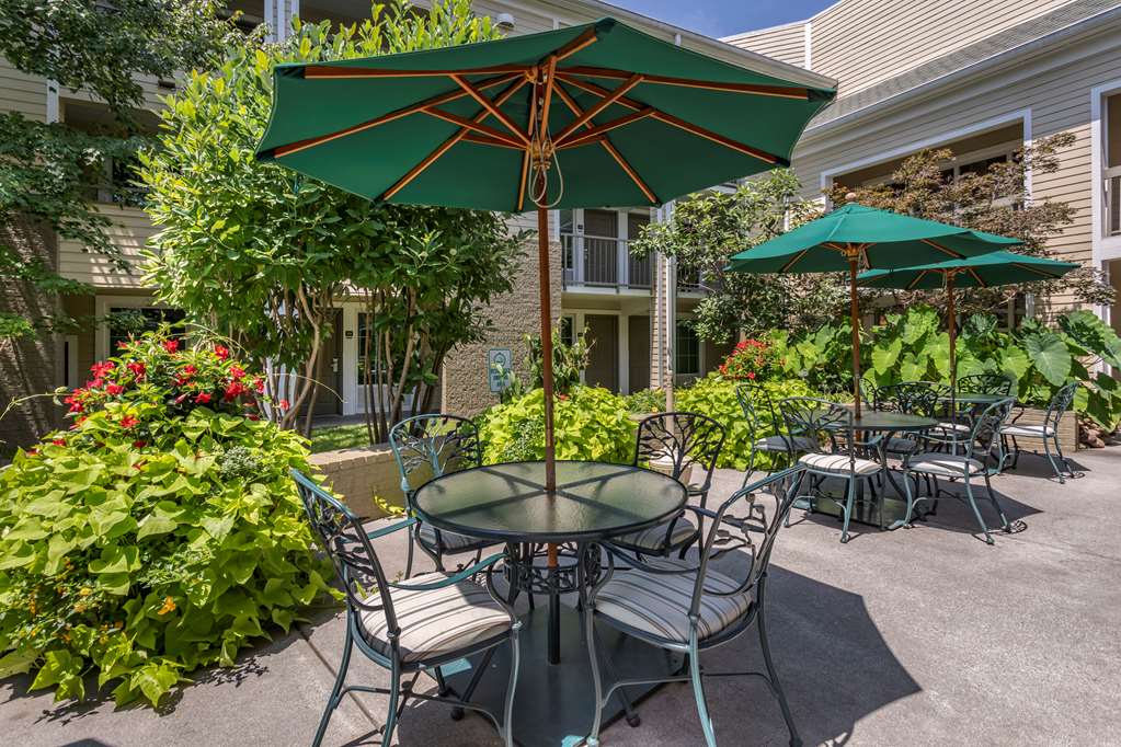 econo lodge pigeon forge riverside