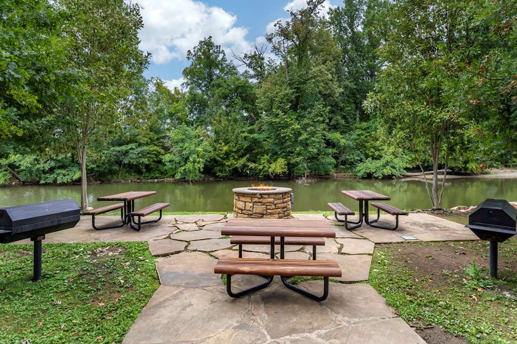 econo lodge pigeon forge riverside