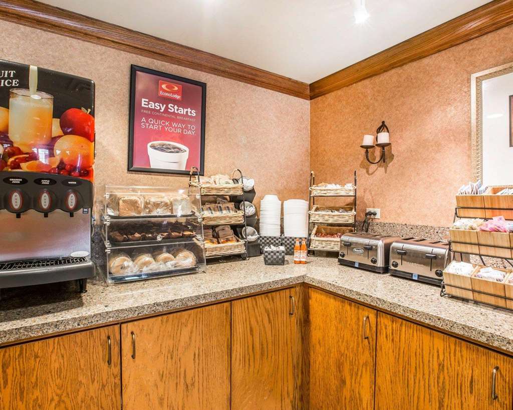 econo lodge pigeon forge riverside