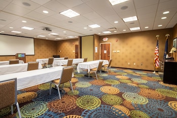 holiday inn express hotel and suites pittsburgh airport by ihg